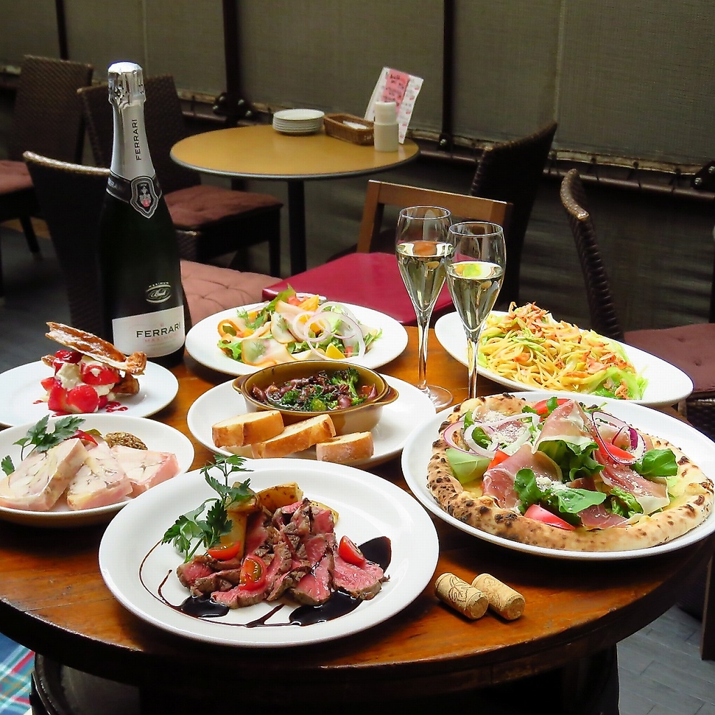 大人気のテラス席！！気持ちのいい季節はオープンテラスになります♪テラス貸切15名様～