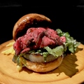 料理メニュー写真 ローストビーフバーガー