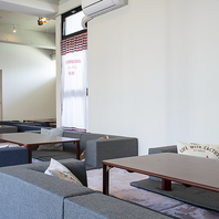 小上がりソファー席