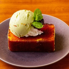 焦がしカステラとピスタチオアイス