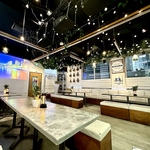 渋谷駅チカで好立地なのに隠れ家のようなダイニング。プロジェクター2画面、音響設備も完備