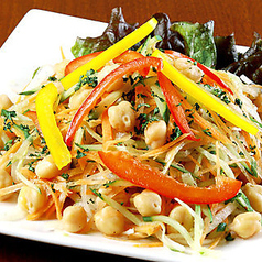 玉ねぎと茹でたインド豆のサラダ （スパイスが効いたインド風ドレッシング）