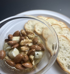 ゴルゴンゾーラとクルミとアーモンドの蜂蜜マリネ 
