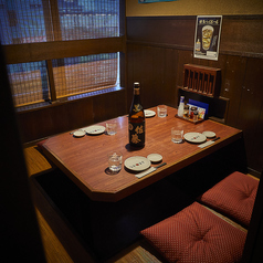 移動可能で2名様からご利用頂けます♪靴を脱いでゆったり過ごせる座敷席が人気です。仲間と肩を並べて会話が弾む時間をお過ごしいただけます。送別会・歓迎会にも最適です。