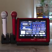 最新機種のDAMで、音も映像もばっちり。仲間と歌って盛り上がれる、楽しい夜をお楽しみください。