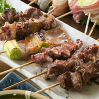 職人技の絶妙な火入れ！手焼き串豚バラ1本55円(税込)～
