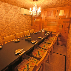 畳の香りが懐かしさを感じさせる…ほっと落ち着くテーブル席。