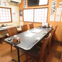 【テーブル席(大部屋)】6名様でご利用いただけるお席。美味しい和食をご用意して、明るいスタッフが笑顔でお迎えいたします♪