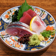 "本日の旬魚"お造り三点盛り合わせ