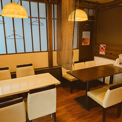 広々テーブル席は、2名様～16名様まで可能です。会社の飲み会や歓送迎会など各種ご宴席にも最適です。貸切のご相談も可能です。ご予算・ご希望に合わせてお気軽にお問合せください。