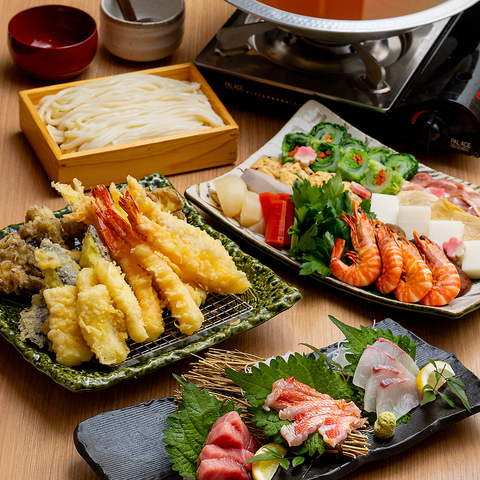 2時間飲み放題付き。天ぷら盛り合わせ、自家製麺うどん、多彩な取り合わせで大満足！