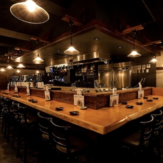 無垢材欅の美しいカウンター席