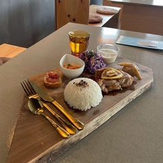 見た目も華やか♪贅沢を詰め込んだ王様のプレートランチ