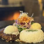 荒く挽く事でハンバーグでも鹿肉の食感と旨味味わえるようにこだわりました！