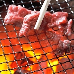 ガス火と炭火、選べる二つの焼き方で焼肉を堪能！