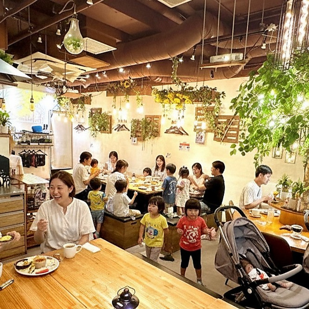 カクテル、焼酎、日本酒、ワイン、シャンパンなどドリンクは100種類以上をご用意