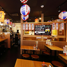 レイアウトしやすいテーブル席。会社帰りにふらりとお立ち寄りください♪