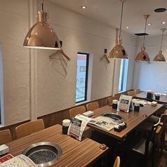 テーブル席４名×４