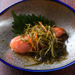 こだわりの和牛博多もつ鍋と玄界灘の遊漁料理の専門店です。自家製の明太子が本舗名物の一品料理です