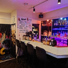 座りやすく　居心地良く　ゆったり飲んで頂けます。