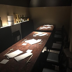 【10名様用完全個室】グループでのご利用も個室をご用意いたします。熱々の鉄板焼きで贅沢な夜をお過ごしください。