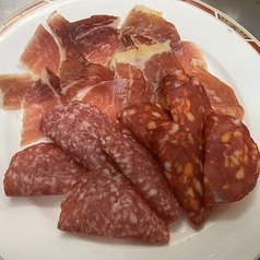 スペイン産生ハムの盛り合わせ
