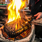 《備長炭を使用した本格炭火焼き》こだわりの備長炭で焼き上げる炭火焼が自慢です。
