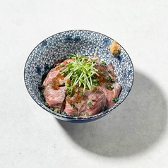 道産牛の炭火焼きローストビーフ丼