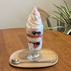 ミックスベリーパフェ