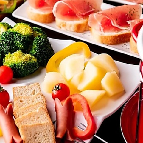 新横浜で本格的な肉料理とスパイス料理を満喫！飲み放題付きコースも充実しています◎