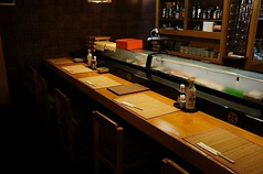 1階のお席です。お寿司やを改装した店内は、幅広いお客様にお楽しみいただける落ち着いた内装になっています。