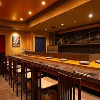 雰囲気◎L字のカウンターでゆっくりお食事を…♪