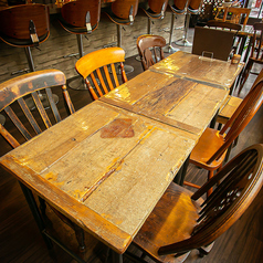テーブルのお席は6名掛けのお席の他に4名掛けと2名掛けのお席が各1席ずつございます。団体様での宴会や女子会にもピッタリです♪