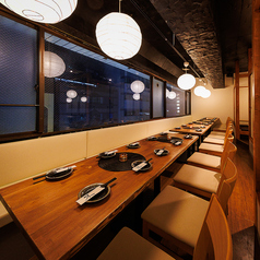 ◆8名様～16名様用◆ 団体様のご利用にも最適です。洗練された空間は、優しく灯る間接照明が印象的な個室席です。個室席のご予約はお早めに！人数に合わせたお席をご提案させていただきます♪
