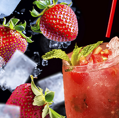 バーテンダーが創作する 季節のフレッシュフルーツカクテル