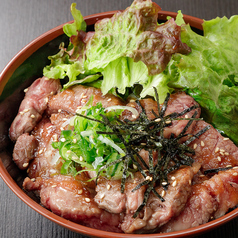 炭火焼き カルビ丼（上）