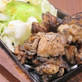 料理メニュー写真 鶏せせり鉄板炒め(塩・タレ)
