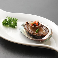 丸ごとアワビの黒豆ソース蒸し