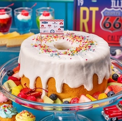 カラフルで遊び心あふれるアメリカンポップの世界観をテーマにしたランチ＆スイーツブッフェが登場！