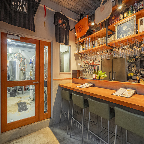 店内醸造のクラフトビールとガレットが楽しめるお店。オープンキッチン・醸造所あり◎