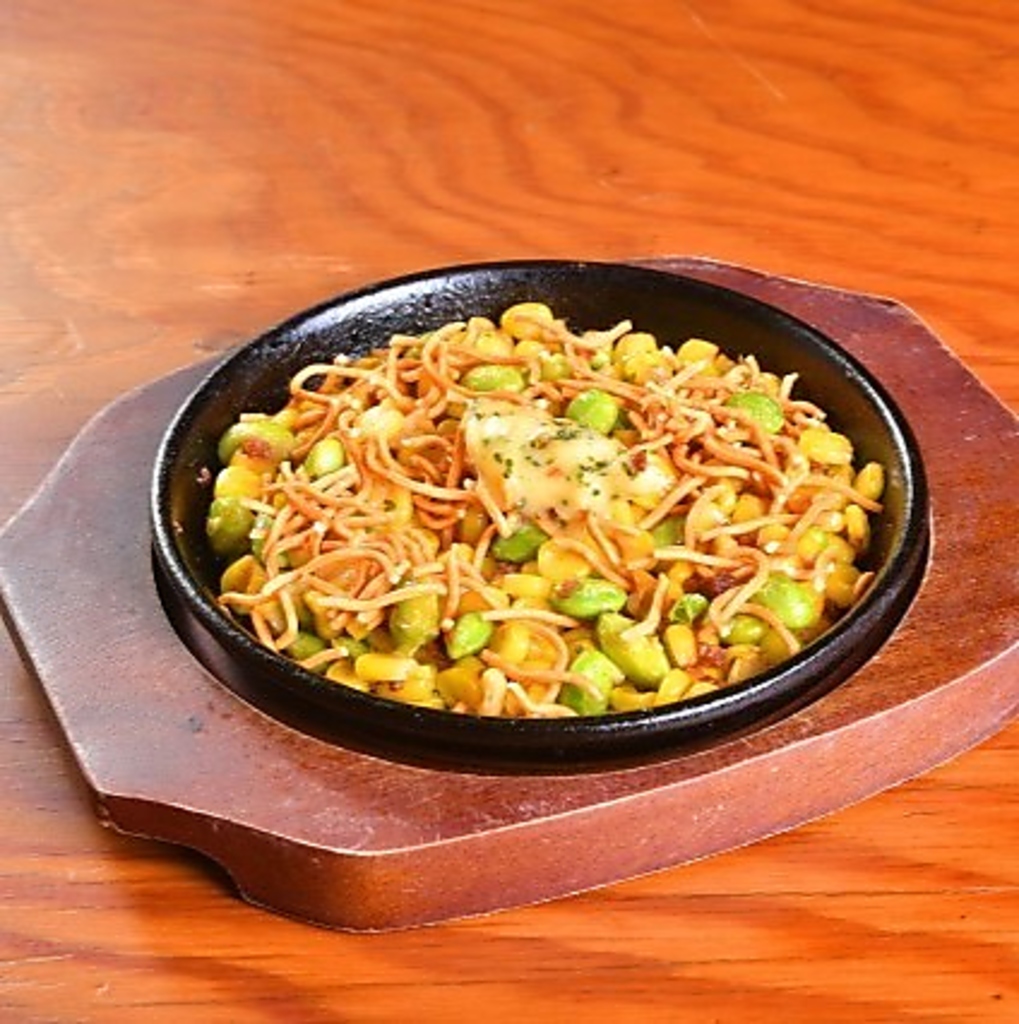 たっぷりガーリンクバターの塩味がほんのり甘くとうもろこしによく合います！