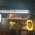 【安心して立ち寄れるお店】扉がガラスになっているので、お店の外から店内の様子がわかります。お一人様・女性のお客様・お子様連れでも安心してお気軽にご来店いただけるのが魅力。今日も美味しいお肉をご堪能ください♪