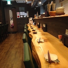 仕事帰りのサク飲みや、お一人様でのご利用に最適なカウンター席。ゆったりとした時間を過ごせます。