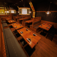 まったりとお話するのもワイワイ盛り上がるのも使い方はお客様次第！おしゃれな店内となっておりますので周りを気にせずお楽しみいただけます！お席のご要望などございましたらお気軽にお電話でお問い合わせくださいませ！(池袋 個室 牛タン 焼き鳥 肉寿司 飲み放題 デート 宴会コース 記念日 接待 宴会)