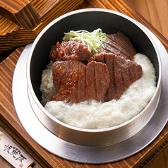 【新メニュー】牛タン麦とろ釜飯