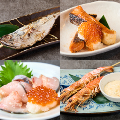 《当店自慢の炉端焼き・土鍋ご飯》鮭といくらのおろし和え・厳選鮮魚の一本焼きなど…の写真