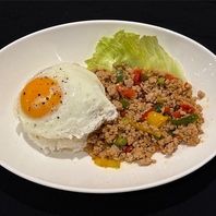 【豊富な多国籍料理】