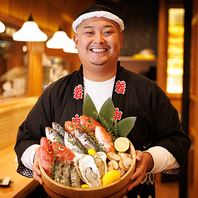 新鮮な魚介の炉端焼きが自慢。