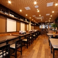 【12時～お昼の時間も通常営業】全席完全個室でご案内いたします。人気の地鶏料理を含む、お打合せや商談、接待などにもご利用いただけます。土日も通常営業しておりますので、ご家族などの集まりでも。アラカルトでの、グランドメニューのご注文も可能ですので、ごゆっくりお過ごしください。