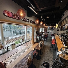 焼き場、DJ側などもカウンターご利用できます。